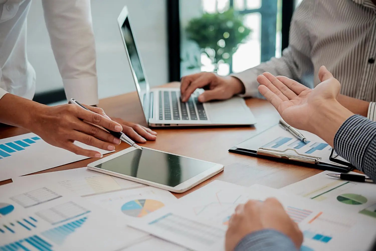 Consultoria que transforma números em estratégias.