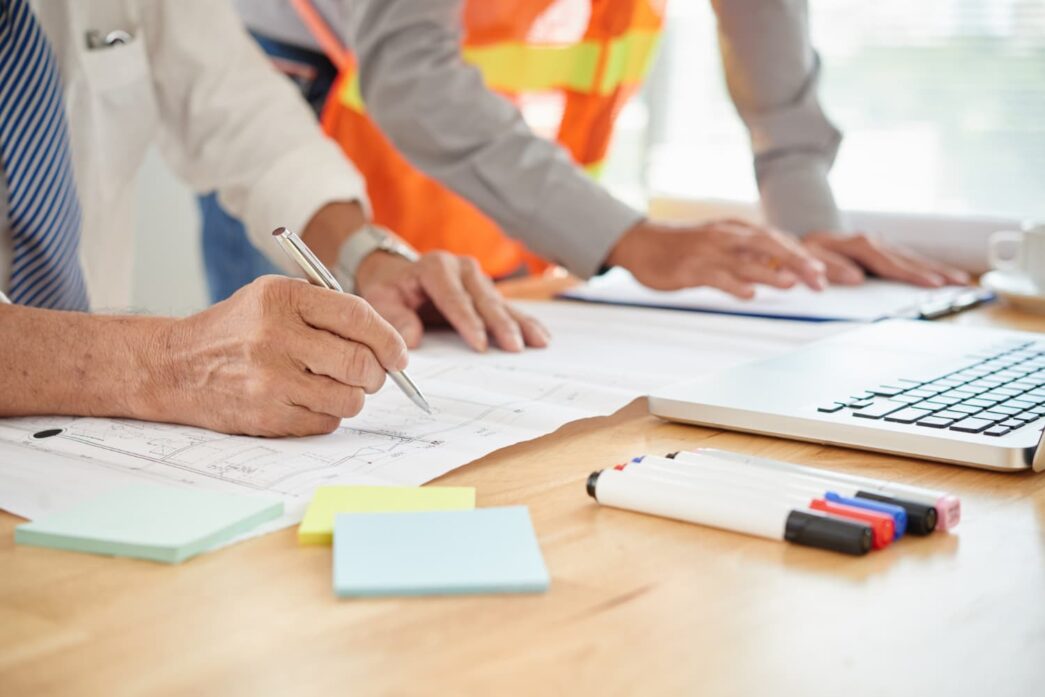 Segurança eficaz começa no papel, mas só gera resultado quando se transforma em ação validada, registrada e auditável.