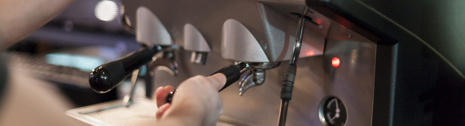 Curso de Manutenção de Máquina de Café: aprenda a diagnosticar, reparar e realizar manutenções preventivas em máquinas expresso e de cápsula com segurança e eficiência.