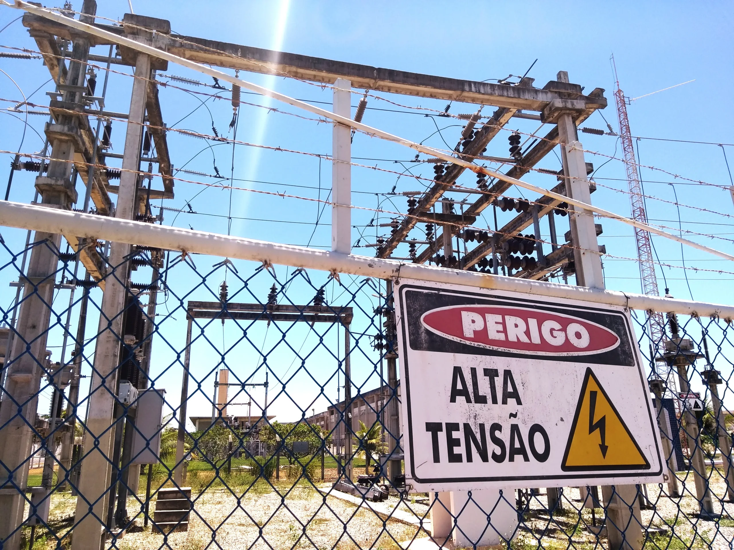  Alta tensão exige respeito. Um erro aqui não dá segunda chance.
