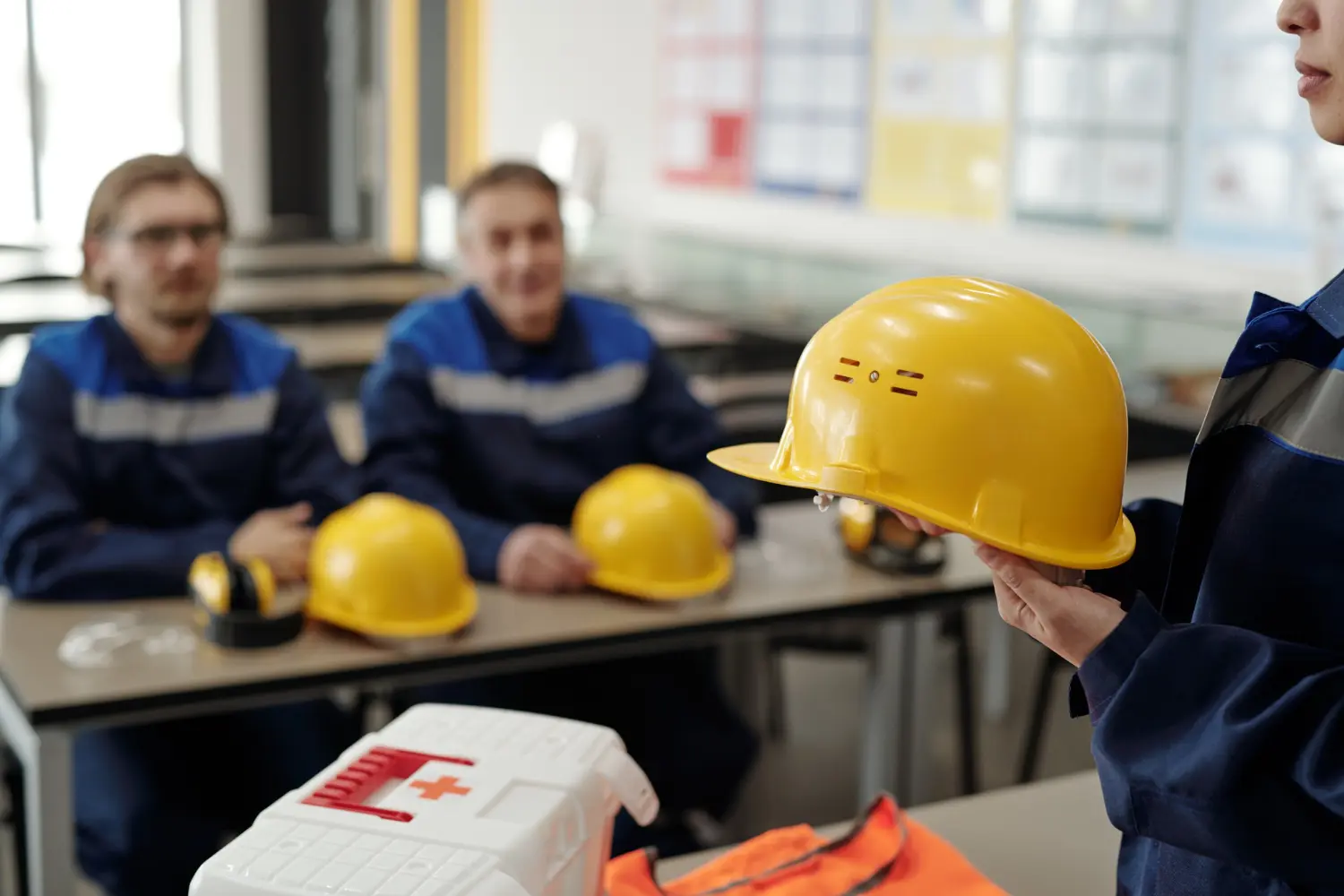  Capacitação prática e alinhada às NRs exigidas pela Tabela 28: onde há risco declarado, o treinamento é obrigatório.