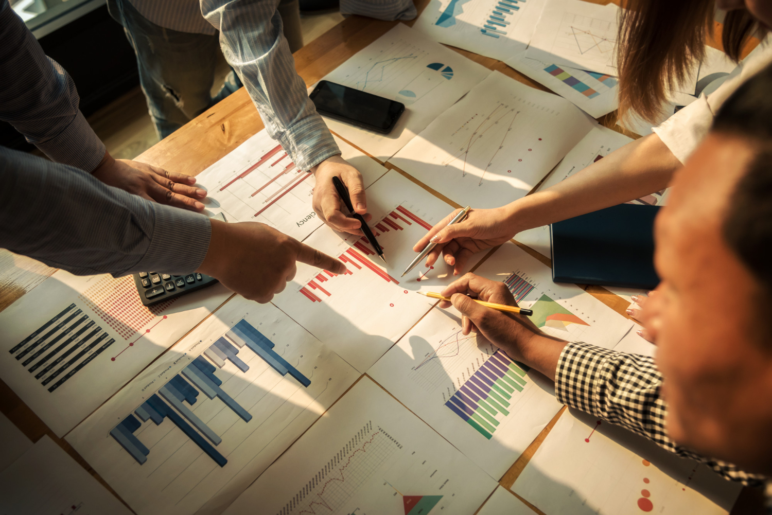 Tomada de decisão baseada em dados análise de KPIs, curva S e valor agregado (EVM) em tempo real para controle preciso do projeto.Curso Gestão de Projetos
