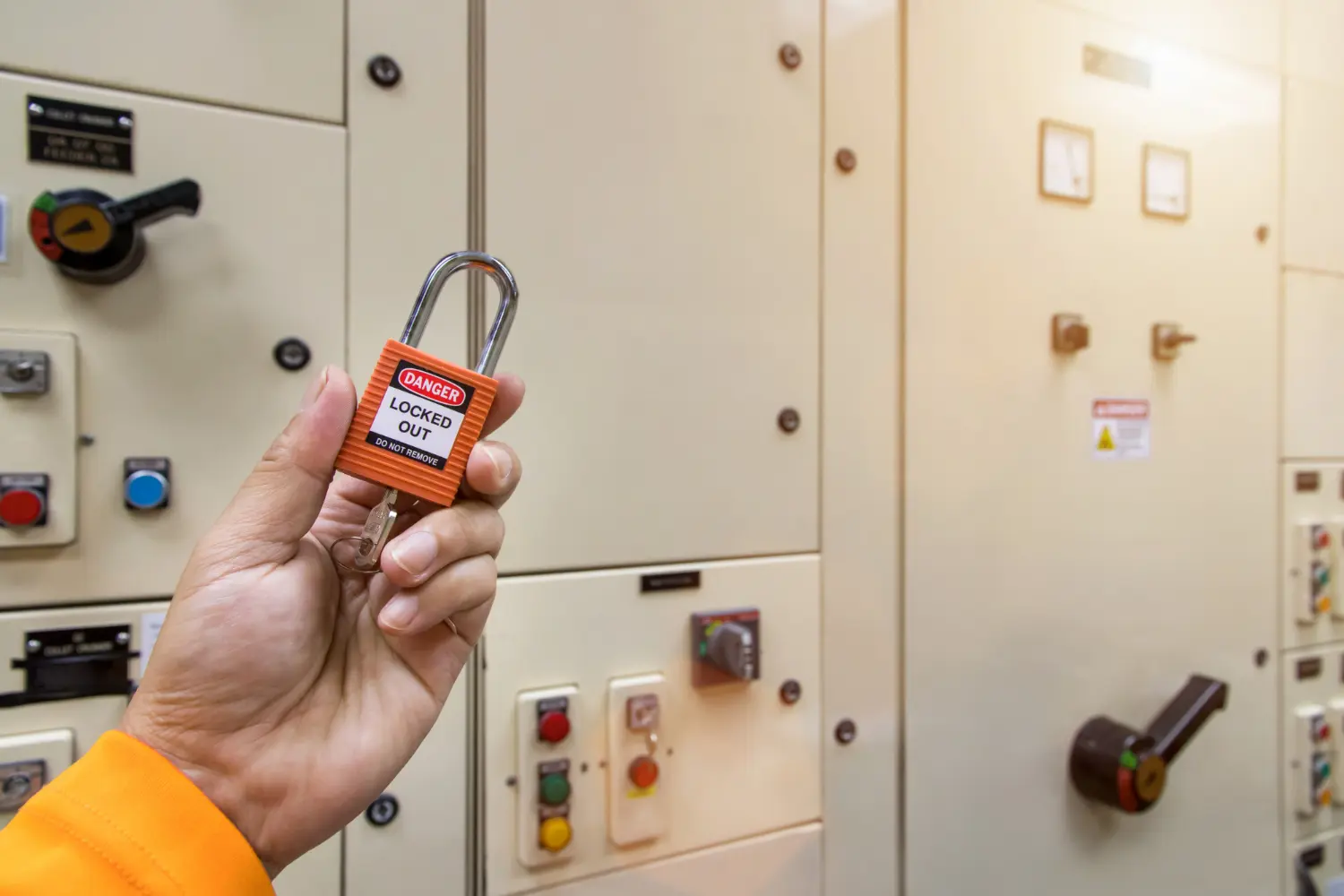 LOCKOUT & TAGOUT & TEST OUT