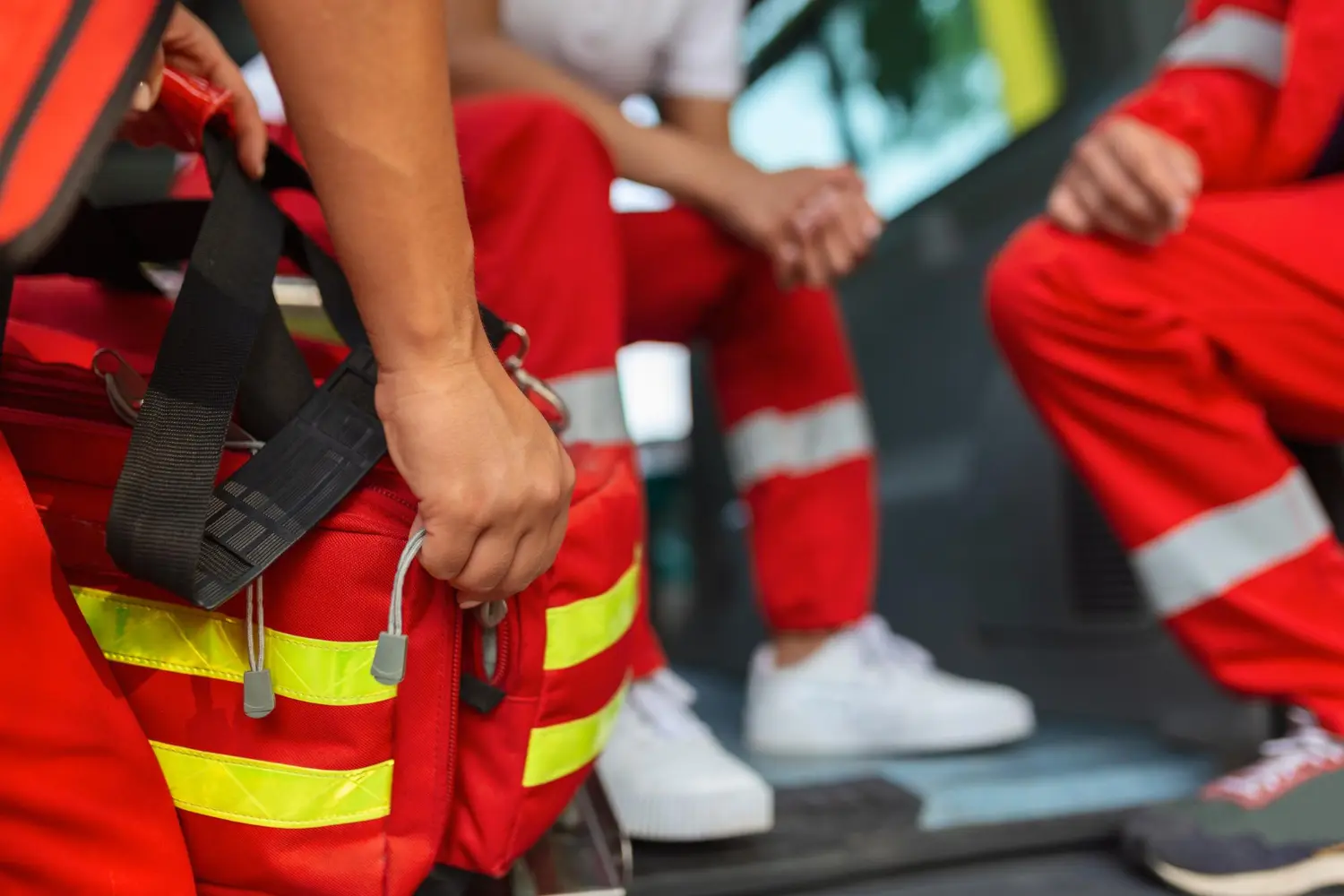 Não basta apagar o fogo. É preciso salvar quem está por trás dele. Atendimento imediato exige preparação técnica.-Emergência e Evacuação Contra Incêndios