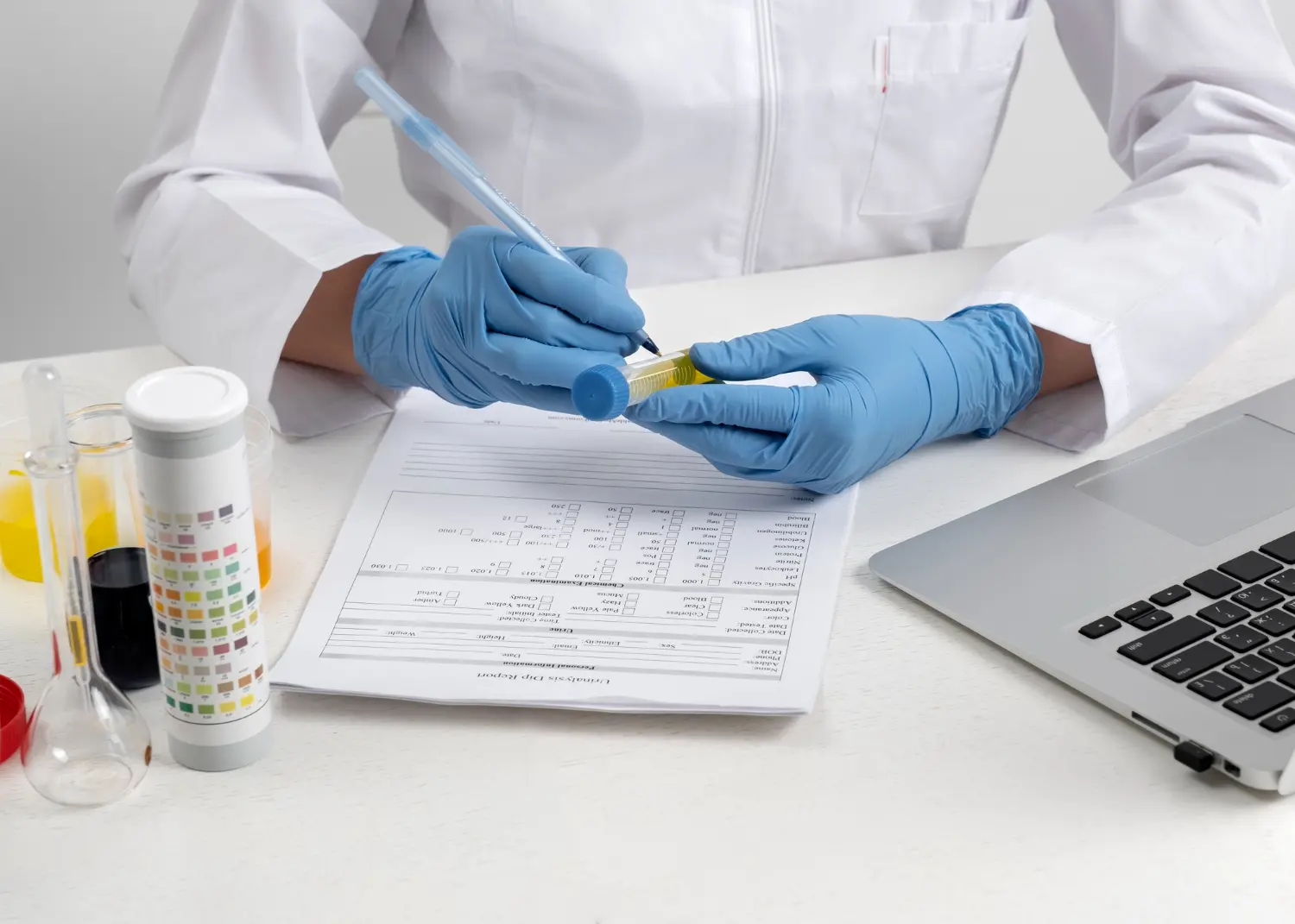 Registro da identificação técnica de amostras para ensaio de propriedades físico-químicas, etapa fundamental para garantir rastreabilidade e validade dos resultados laboratoriais.