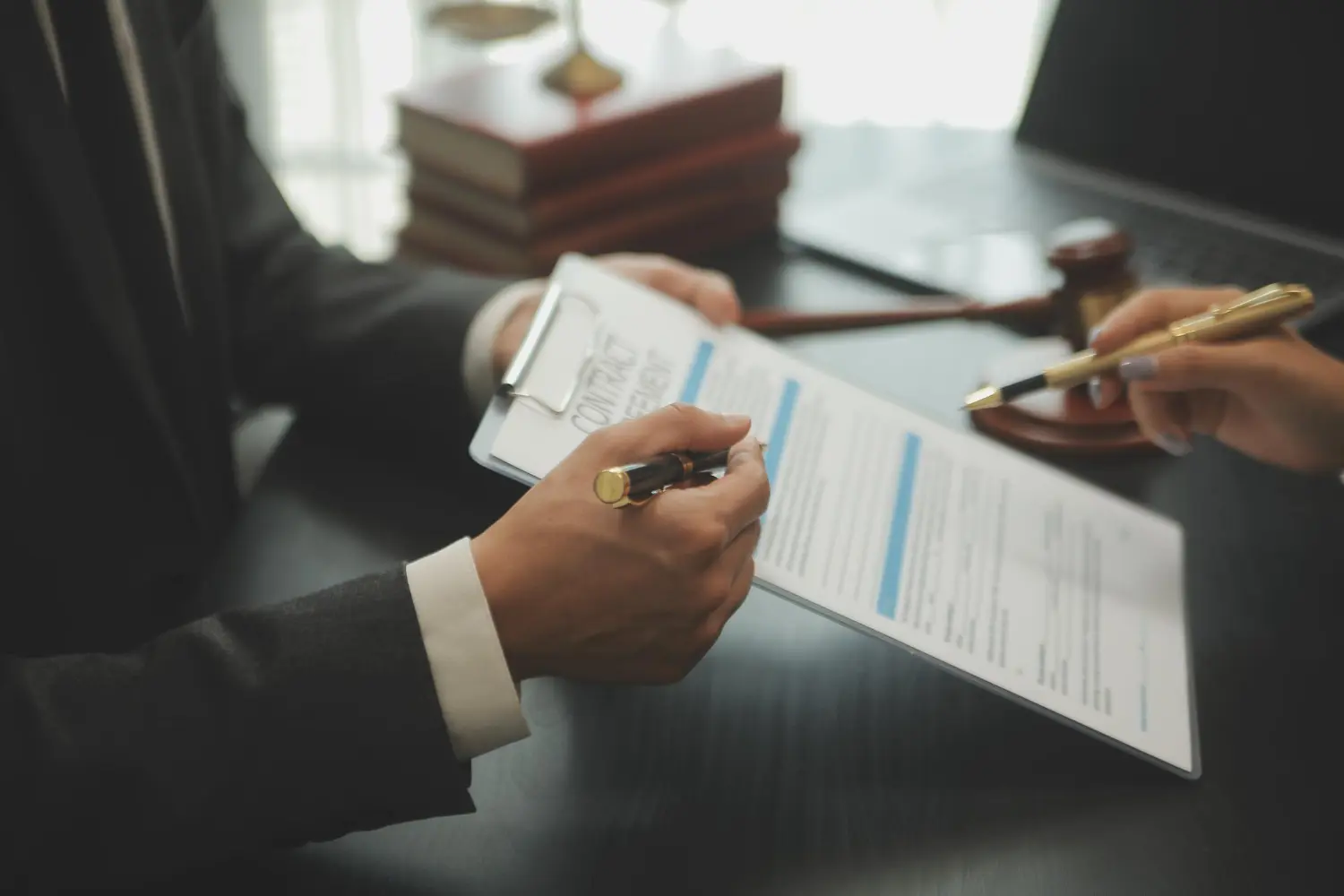 Emissão profissional de documentos públicos: segurança e conformidade.