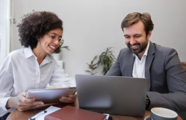 4 利用数字资源进行辅助培训,旨在巩固技术技能、记录学习成果,并确保符合监管标准要求的文件可追溯性。