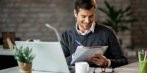 2 Manager, der Schulungsberichte und -aufzeichnungen in (NR) auswertet und dabei Arbeitsbelastung, technischen Inhalt und Dokumentenrückverfolgbarkeit prüft.