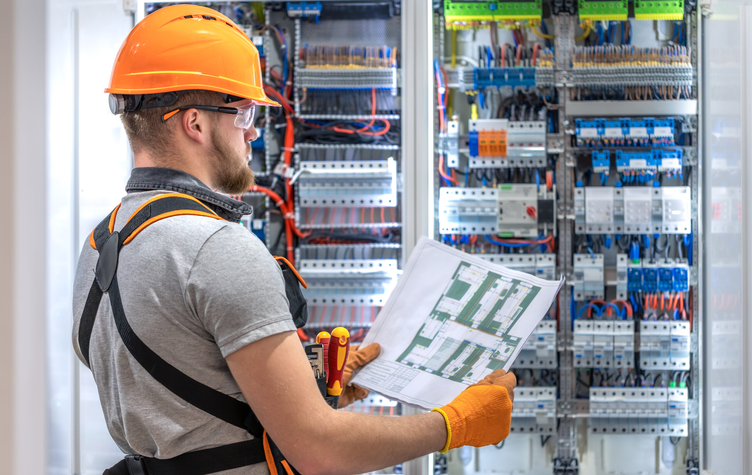 技術責任人員於作業現場確保各項規範性要求得到落實同符合。