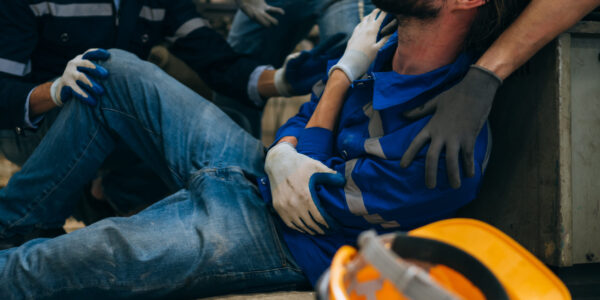 Acidente em ambiente industrial evidencia falha na comunicação de risco treinamento sem compreensão não previne, apenas documenta o erro. Acidente em ambiente industrial evidencia falha na comunicação de risco treinamento sem compreensão não previne, apenas documenta o erro.