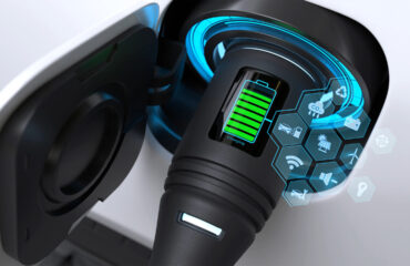 O crescimento da mobilidade elétrica aumentou diretamente a demanda por sistemas BESS e infraestrutura de carregamento inteligente. Consequentemente, os riscos associados a sobrecarga, curto circuito, arco elétrico e propagação térmica passaram a exigir procedimentos técnicos específicos de emergência e combate a incêndio em baterias de íon lítio. O crescimento da mobilidade elétrica aumentou diretamente a demanda por sistemas BESS e infraestrutura de carregamento inteligente. Consequentemente, os riscos associados a sobrecarga, curto circuito, arco elétrico e propagação térmica passaram a exigir procedimentos técnicos específicos de emergência e combate a incêndio em baterias de íon lítio.