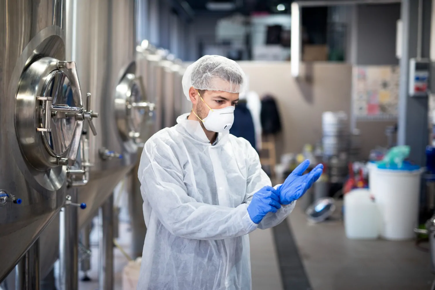 O uso de EPIs é obrigatório em locais que apresentam riscos químicos - Plano de Segurança Produtos Controlados 