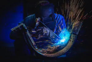 O objetivo do Curso Solda por Projeção é qualificar profissionais para atuarem de forma segura, eficiente e tecnicamente correta em ambientes industriais onde esse tipo de soldagem é aplicado.