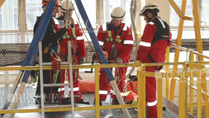 Treinamento Inicial em Espaços Confinados – Supervisores de Entrada em Inglês
