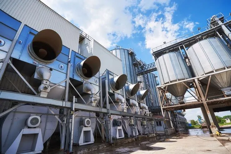 Visão externa dos silos de armazenamento - Laudo de Armazenamento de Silos