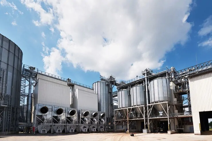Visão externa de silos agrícolas - Laudo de Filtro de Carvão Ativado