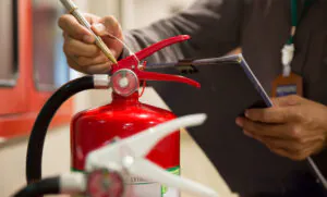 Inspeção técnica de extintor de incêndio - Curso Laudo Extintores
