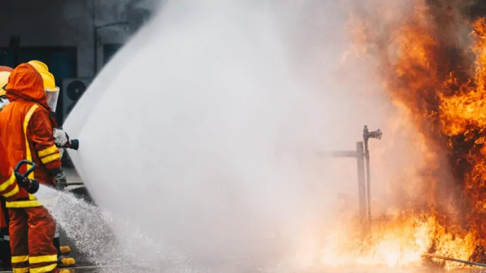Combate a incêndio. - Projeto Sistemas de Combate a Incêndios