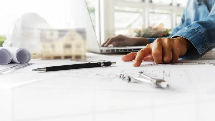 Engenheiro realizando Projeto Para-Raio