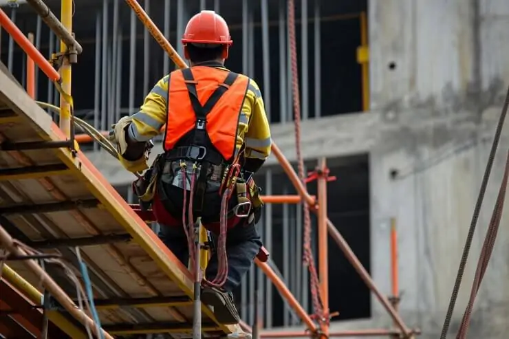 Trabalhador em plataforma de trabalho aéreo - Laudo de Plataforma de Trabalho Aéreo PTA