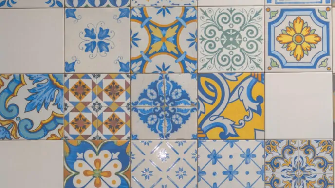 Parede em material de cerâmica decorativa estilo mosaico - Laudo de Materiais Cerâmicos