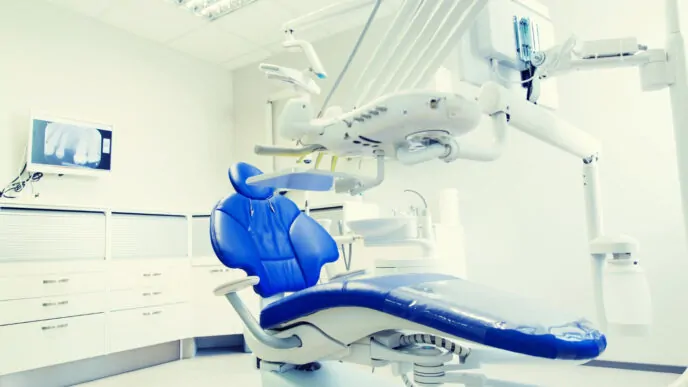 Ele é voltado principalmente para técnicos de manutenção, biomédicos, engenheiros clínicos, ou mesmo para profissionais da área odontológica interessados em aprender sobre o funcionamento e conservação do equipamento.