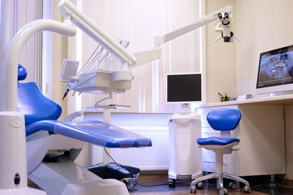Cadeira odontológica é um equipamento essencial nos consultórios odontológicos. - Curso Instalação Manutenção Cadeira Odontol[ogica