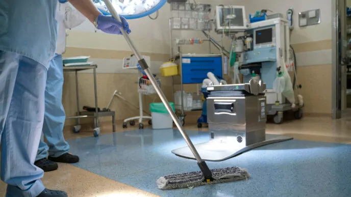 Auditoria Limpeza Clínica Hospitalar é um processo essencial para garantir a qualidade e a segurança dos serviços de higienização em ambientes de saúde. Esse procedimento avalia se as práticas de limpeza e desinfecção estão sendo executadas corretamente, de acordo com normas técnicas e regulamentações sanitárias, minimizando os riscos de infecções hospitalares.